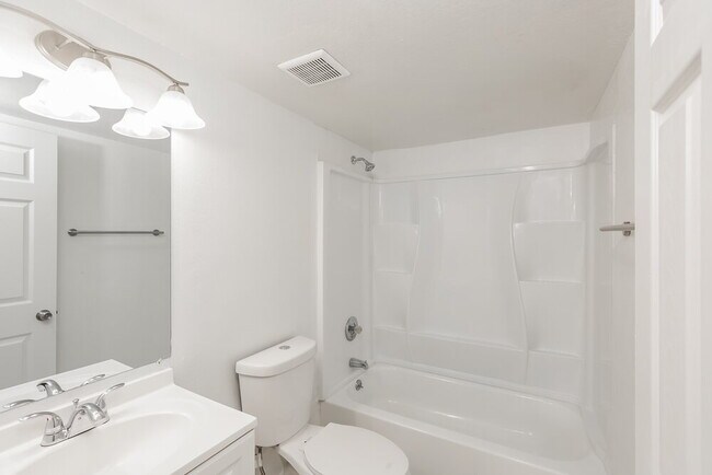 Building Photo - 5233 W Cypress St