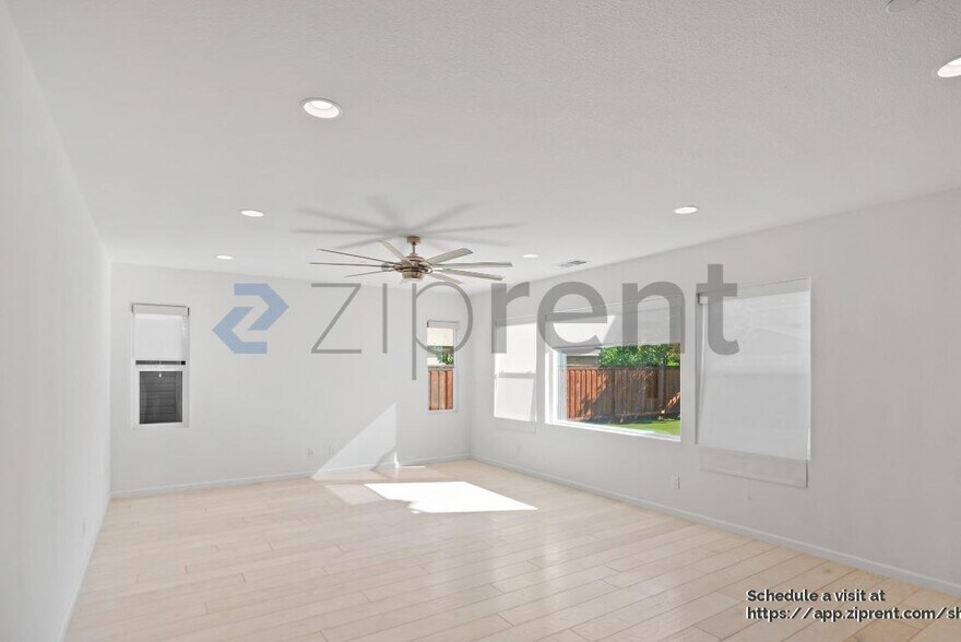 Building Photo - 2342 Augusta Ave