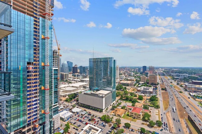 Building Photo - 84 East Ave