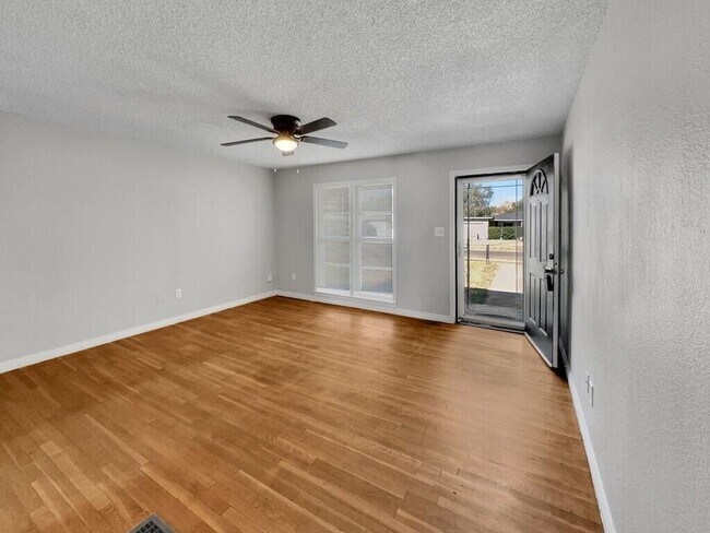 Building Photo - 3815 32nd St