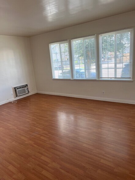 Building Photo - 244 S Del Mar Ave