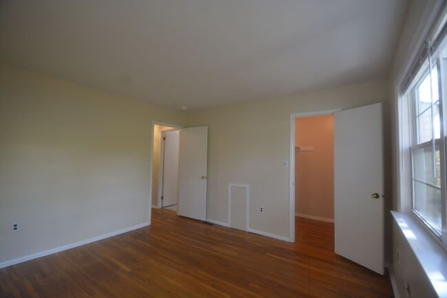 Building Photo - Recently Updated 3 Bedroom 1 Bath in Newar...