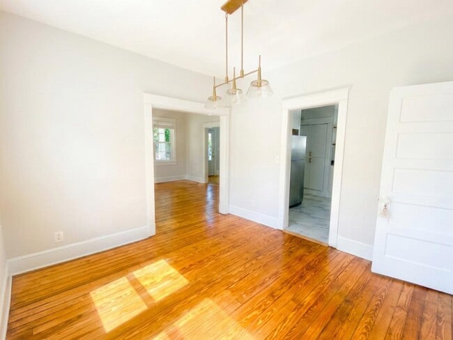Building Photo - 209 4th Ave