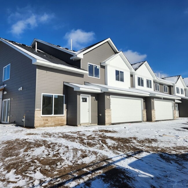 Building Photo - Like New Townhome for RENT 3bd 3ba 2car garage