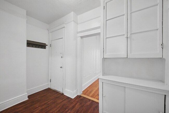 Building Photo - 122A Baldwin Ave