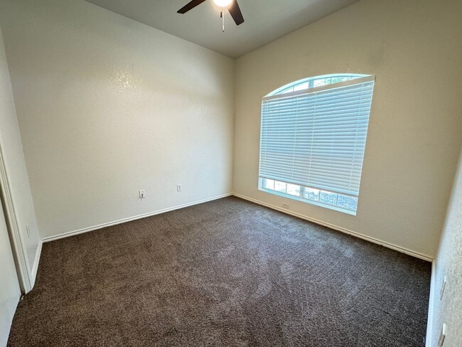 Building Photo - 5104 Bridle Dr