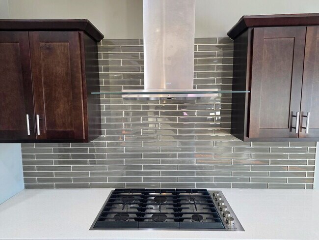 Building Photo - 482 NE Westgate Dr