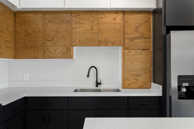 Building Photo - 2302 E Moore Rd