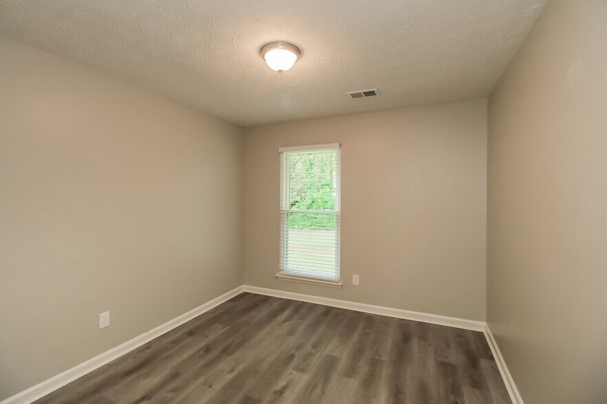 Building Photo - 528 Blue Cedar Ct