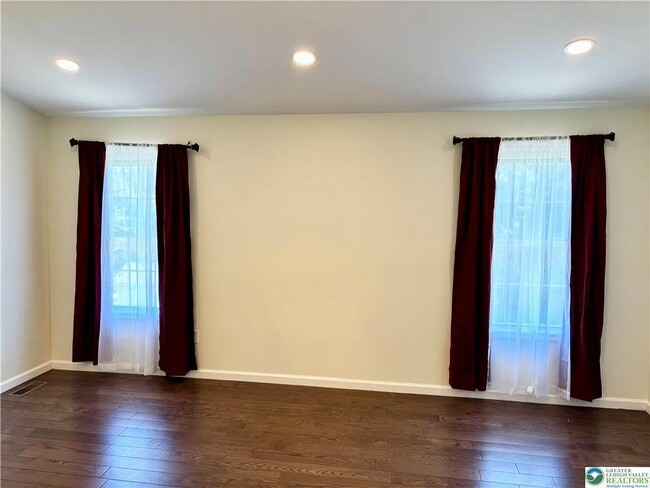 Building Photo - 1319 Mohr Cir