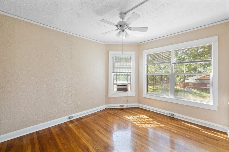 Building Photo - 323 N Westland Ave