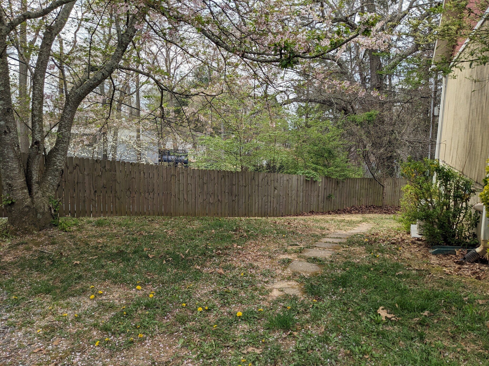 Building Photo - 722 Ridge Rd