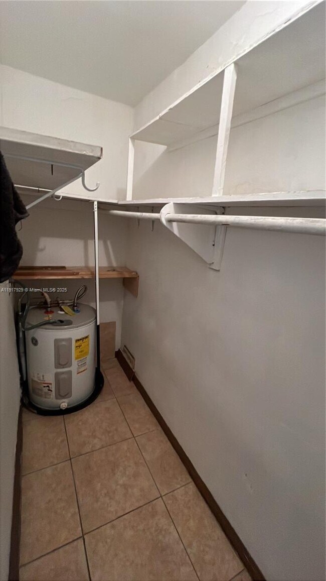 Building Photo - 1995 NE 167th St