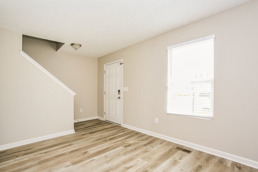Building Photo - 804 Zeller Dr