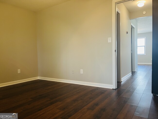 Building Photo - 403 Breezy Pnes