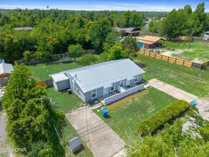 Building Photo - 3039 Headland Ave