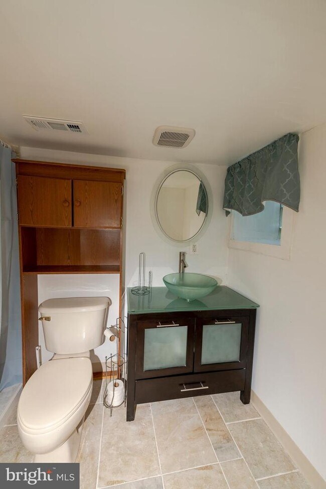 Building Photo - 3317 W Garrison Ave