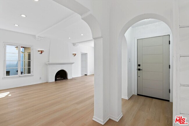 Building Photo - 900 S Wooster St