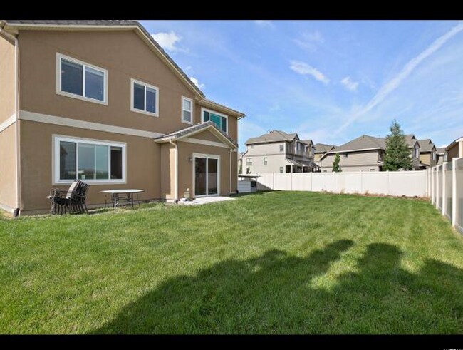 Building Photo - Beautiful 4 Bedroom 3 Bathroom Home in Lehi!
