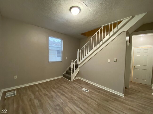 Building Photo - 326 N Elder Ave