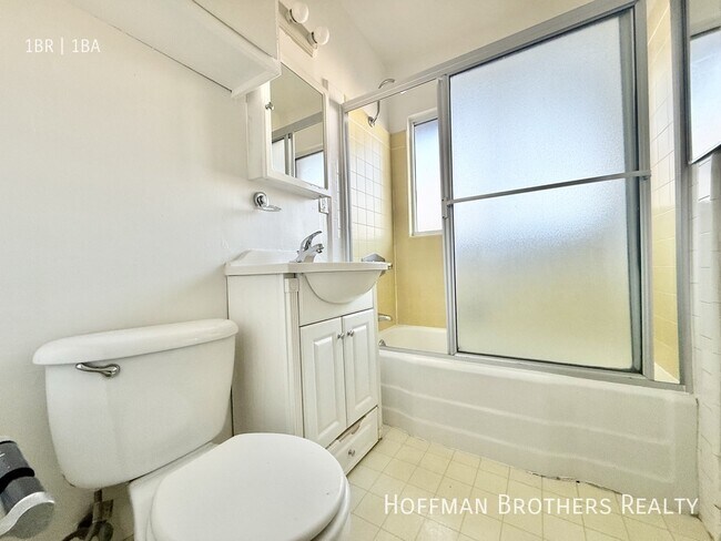 Building Photo - 11940 Laurelwood Dr