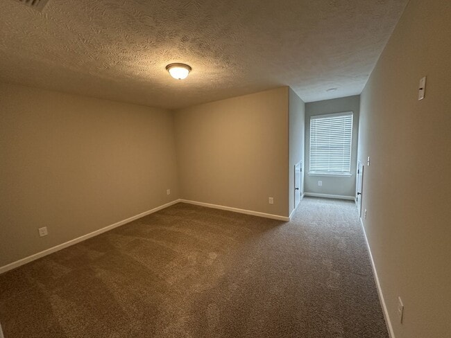 Building Photo - Brand New 3 Bed 2.5 Bath Townhome In Shelbyville