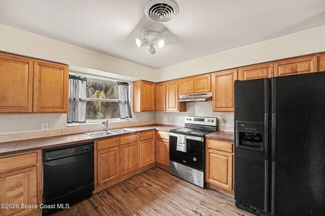Building Photo - 2425 Heritage Dr