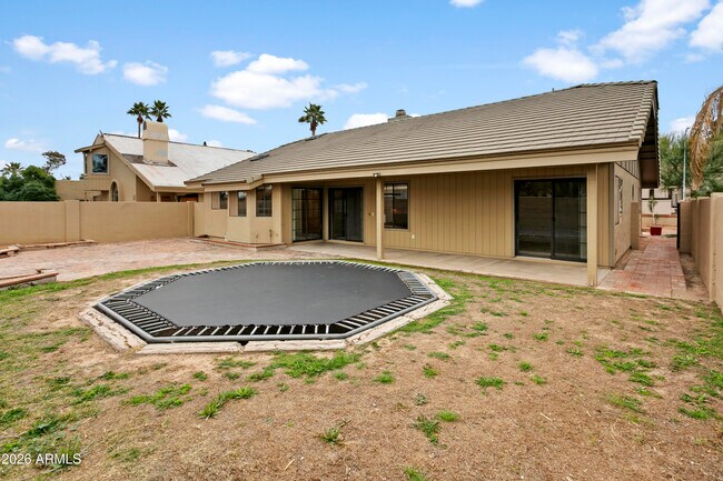 Building Photo - 1226 E Northshore Dr