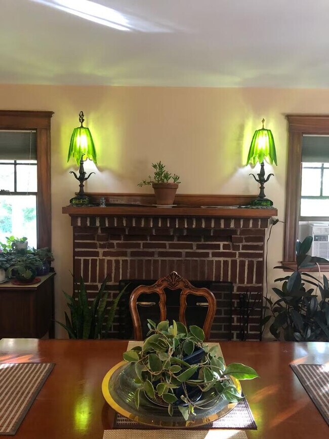 Building Photo - 112 Manthorne Rd