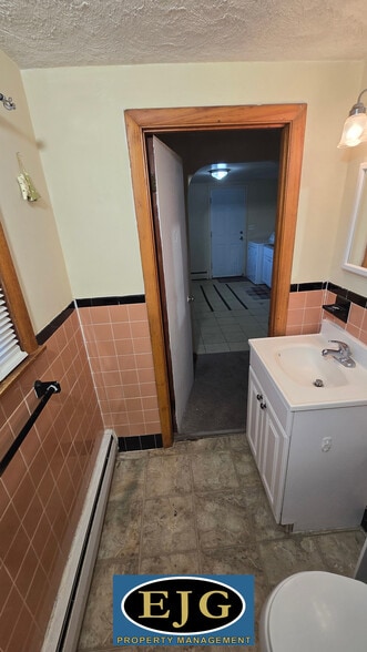 Building Photo - 18 Inglewood Ter