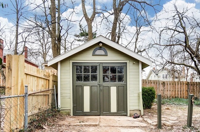 Building Photo - Westwood - Charming 3+ bed 1 bath home freshly updated