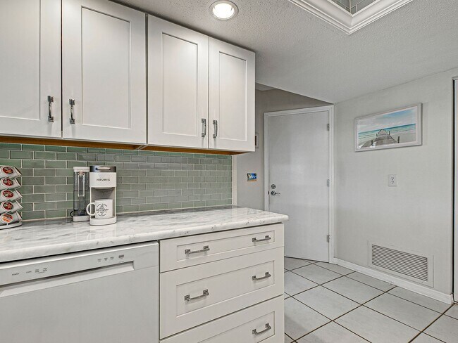 Building Photo - FURNISHED! 2BD/2BA/1CG in Vivienda West - a 55+Community