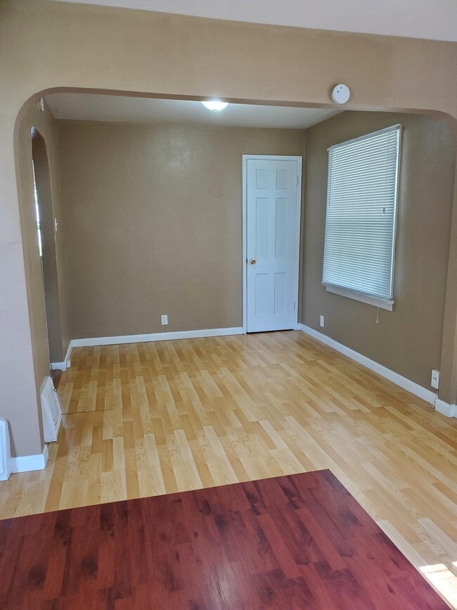 Building Photo - 6040 Cascade Dr