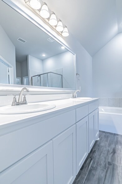 Building Photo - 422 Oleander Dr