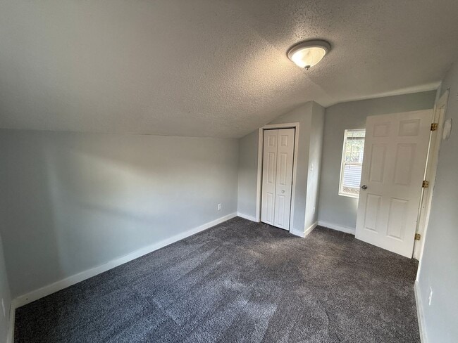 Building Photo - Spacious & Homey 3-Bedroom with Bonus Room