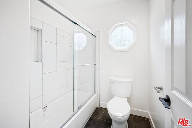 Building Photo - 22601 Dardenne St