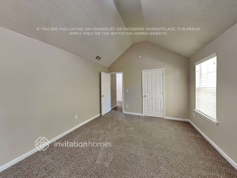 Building Photo - 254 Bonnes Dr SW