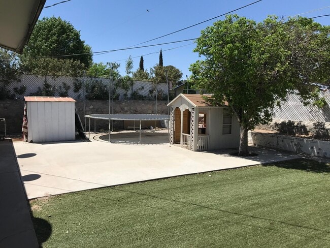 Building Photo - 10229 Ashwood Dr