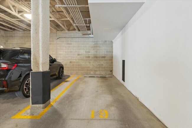 Building Photo - 4802 N Bell Ave