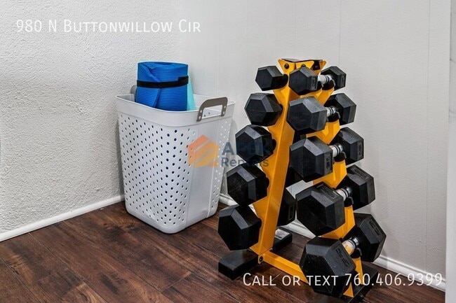 Building Photo - 980 N Buttonwillow Cir