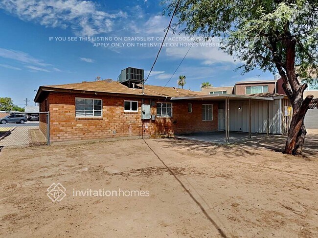 Building Photo - 1831 N 35th Pl
