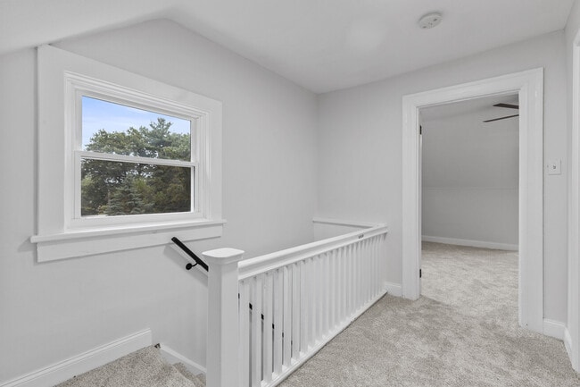 Building Photo - 392 Calderwood Ave