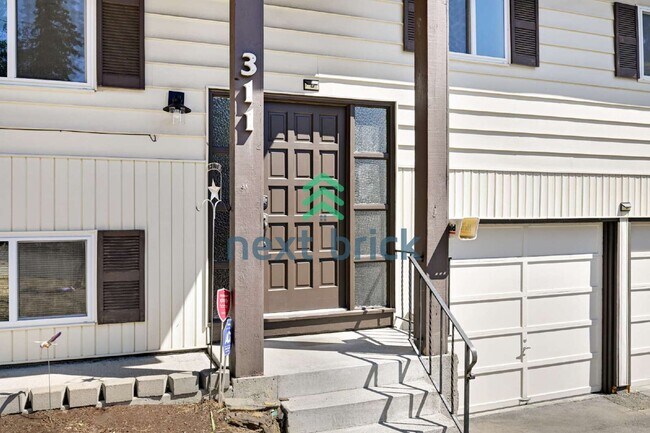 Building Photo - "Spacious 4-Bedroom Haven with 2.5 Baths in Everett – 2,424 Sq Ft of Comfort!"