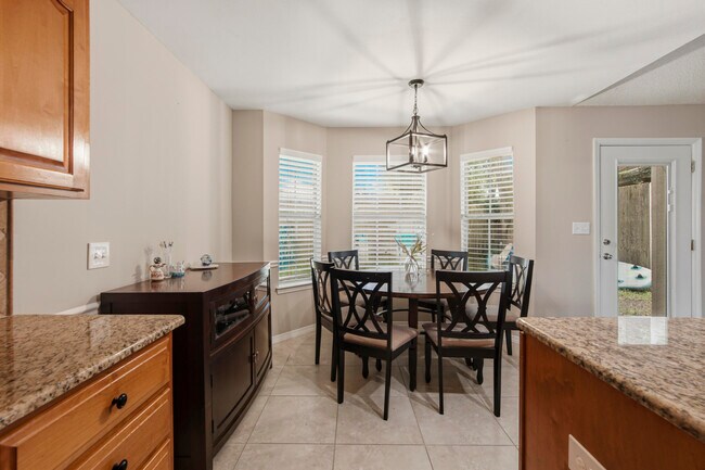 Building Photo - 855 Mande Ct