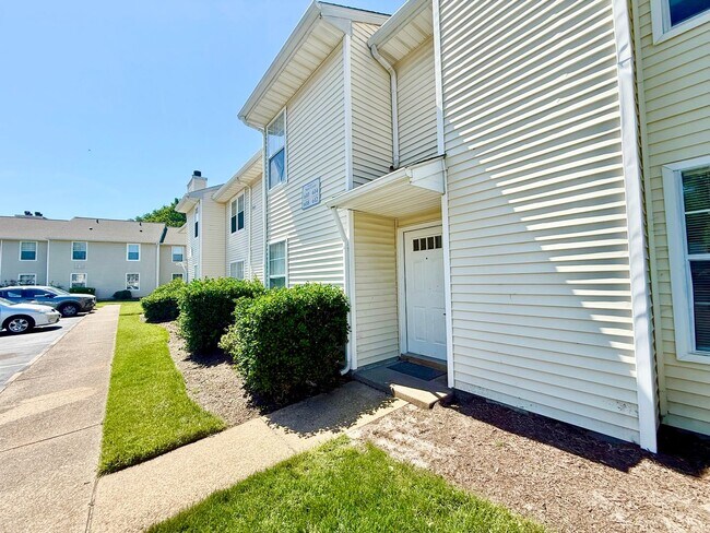 Building Photo - HURRY!!!***2 BED Condo/Downstairs unit/ W,S&T INCLUDED!!