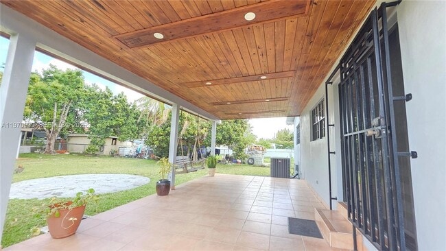 Building Photo - 3041 NW 16th St