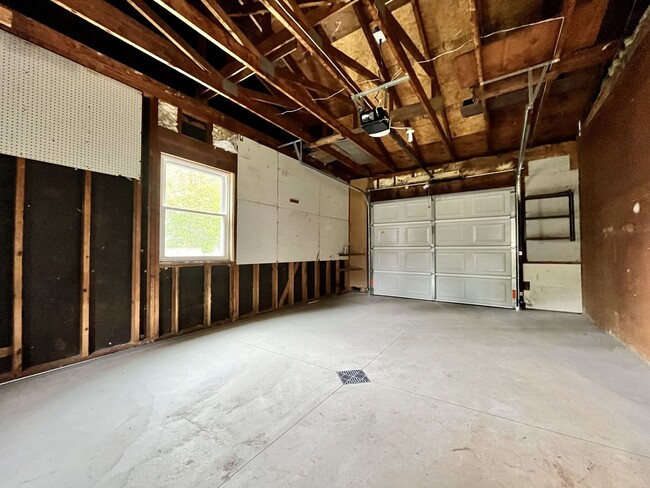 Building Photo - Three Bedroom Home in Southeast Grand Rapids