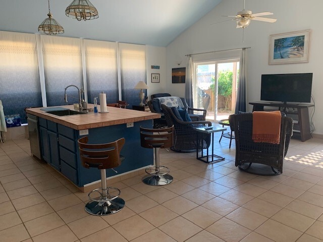 Building Photo - 15434 Escapade St