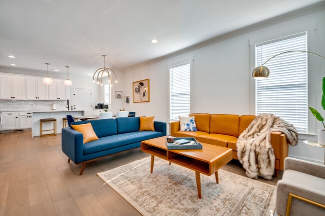 Building Photo - 1017 E 14th St