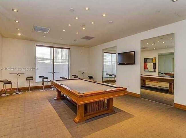 Building Photo - 1060 Brickell Ave